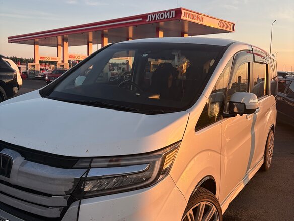 2017 Honda Stepwgn V Рестайлинг, белый, 1980000 рублей - вид 9