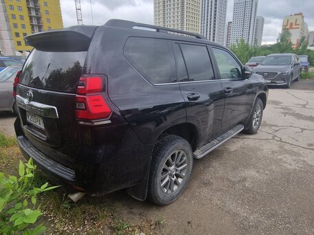 2018 Toyota Land Cruiser Prado 150 Series Рестайлинг 2, чёрный, 5350000 рублей, вид 3