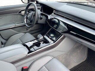 2020 Audi A8 Long 55 TFSI IV (D5), красный, 4600000 рублей, вид 5