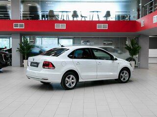 2018 Volkswagen Polo V Рестайлинг, белый, 805000 рублей, вид 2