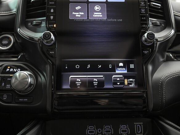 2026 Ram 1500 Crew Cab V Рестайлинг, красный - вид 32