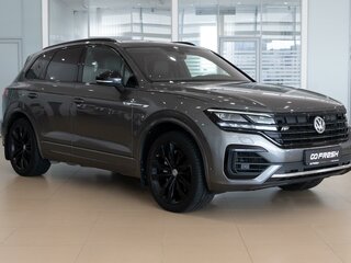 2019 Volkswagen Touareg III, серый, 3749000 рублей, вид 1