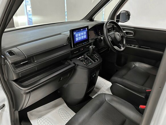 2022 Honda Stepwgn Spada VI, белый, 2897000 рублей - вид 16