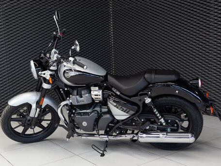 2026 Royal Enfield Super Meteor, серебристый, 773000 рублей, вид 4
