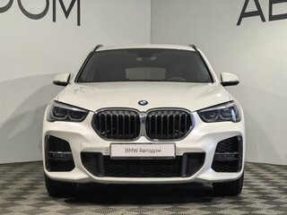 2020 BMW X1 20i xDrive II (F48) Рестайлинг, белый, 3490000 рублей, вид 3