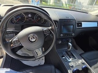 2012 Volkswagen Touareg II, серебристый, 1400000 рублей, вид 2