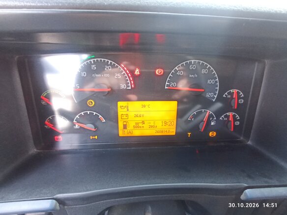 2007 Volvo FM, красный, 4500000 рублей - вид 7