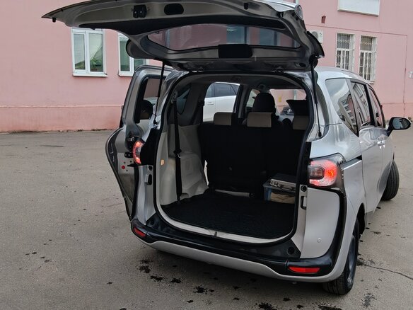 2017 Toyota Sienta II, серый, 1130000 рублей - вид 5