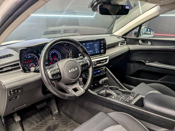 2022 Kia K5 III, белый, 2425000 рублей - вид 15