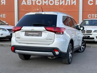2016 Mitsubishi Outlander III Рестайлинг 2, белый, 1390000 рублей, вид 5