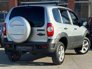 2018 Chevrolet Niva I Рестайлинг, серебристый, 740000 рублей, вид 3