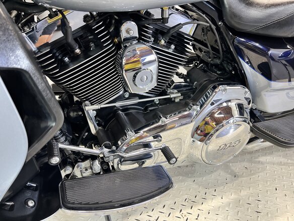 2015 Harley-Davidson Electra Glide, серебристый, 899000 рублей - вид 25