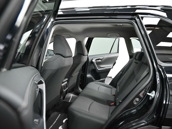 2021 Toyota RAV4 V (XA50), чёрный, 2755000 рублей - вид 13