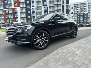 2021 Volkswagen Touareg III, чёрный, 6990000 рублей, вид 1