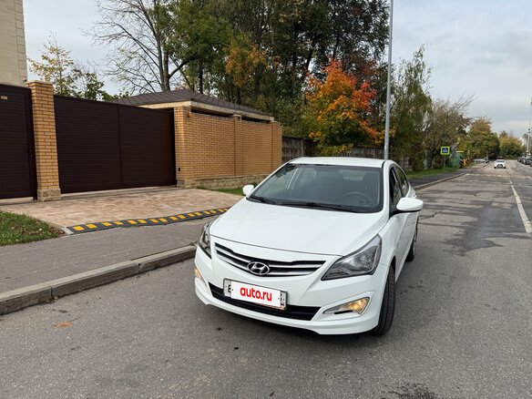 2015 Hyundai Solaris I Рестайлинг, белый, 1100000 рублей - вид 3