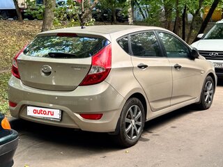 2011 Hyundai Solaris I, бежевый, 600000 рублей, вид 4