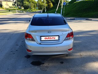 2013 Hyundai Solaris I, серебристый, 650000 рублей, вид 4