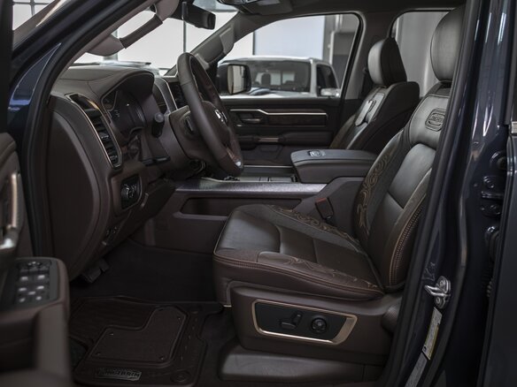 2026 Ram 1500 Crew Cab V Рестайлинг, синий, 9590000 рублей - вид 11