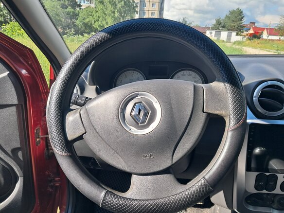 2010 Renault Sandero I, красный - вид 4