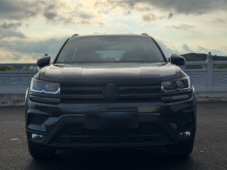2021 Volkswagen Tharu I, чёрный, 2200000 рублей, вид 2