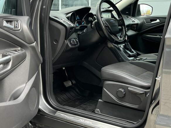 2018 Ford Kuga II Рестайлинг, серый, 1490000 рублей - вид 9