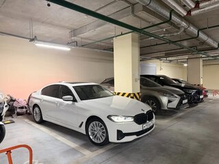 2021 BMW 5 серии 523d xDrive VII (G30/G31/G38) Рестайлинг, белый, 5230000 рублей, вид 4