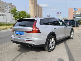 2019 Volvo V60 Cross Country II, серебристый, 2390000 рублей, вид 4