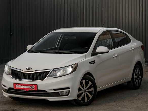 2016 Kia Rio III Рестайлинг, белый, 960000 рублей