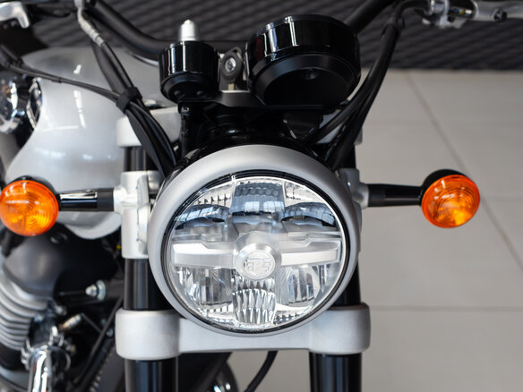 2026 Royal Enfield Super Meteor, серебристый, 773000 рублей - вид 9