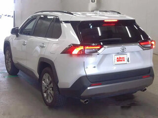 2024 Toyota RAV4 V (XA50), белый, 4300000 рублей, вид 3
