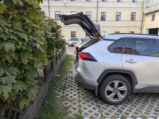 2019 Toyota RAV4 V (XA50), серебристый, 2500000 рублей, вид 3