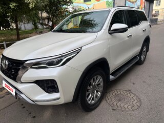 2021 Toyota Fortuner II Рестайлинг, белый, 6000000 рублей, вид 5