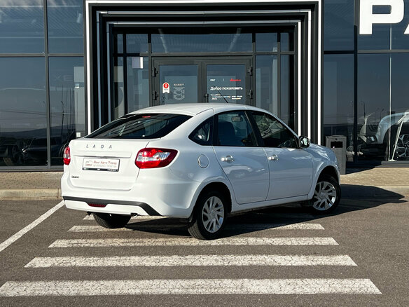 2024 Lada (ВАЗ) Granta I Рестайлинг, белый, 750000 рублей - вид 3