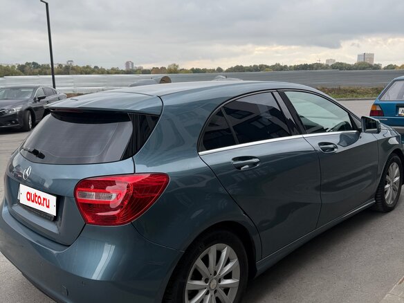 2014 Mercedes-Benz A-Класс 180 III (W176), синий, 1400000 рублей - вид 1
