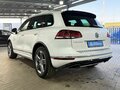 2017 Volkswagen Touareg II Рестайлинг, белый - вид 2
