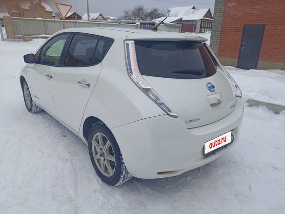 2016 Nissan Leaf 30kWh I (ZE0/AZE0), белый, 1049000 рублей - вид 5