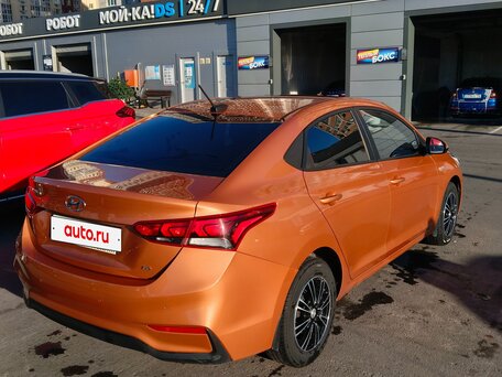 2017 Hyundai Solaris II, оранжевый, 1360000 рублей, вид 3