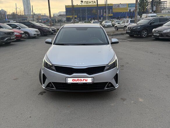 2022 Kia Rio IV Рестайлинг, серый, 1750000 рублей - вид 1