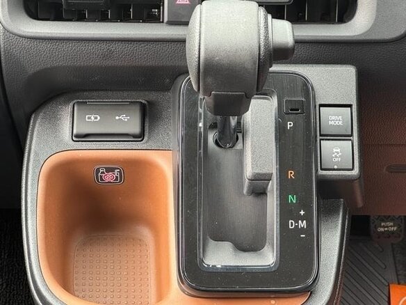 2023 Toyota Sienta III, зелёный - вид 19