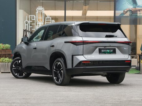 2026 Toyota bZ3X 58.3 kWh, серебристый, 3178000 рублей, вид 4