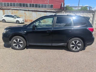 2018 Subaru Forester IV Рестайлинг 2, чёрный, 2000000 рублей, вид 4