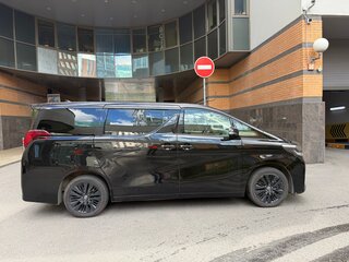 2021 Toyota Alphard III Рестайлинг, чёрный, 4900000 рублей, вид 5