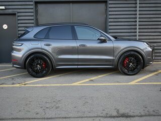 2025 Porsche Cayenne GTS III Рестайлинг, серый, 21500000 рублей, вид 5