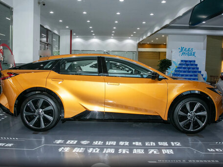 2026 Toyota bZ5 550, оранжевый, 3930000 рублей, вид 4