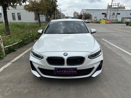 2022 BMW 1 серии 120i III (F52) Рестайлинг, белый, 1540000 рублей, вид 2