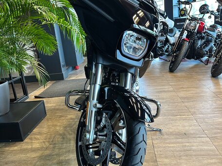 2024 Harley-Davidson Street Glide, чёрный, 3550000 рублей, вид 2