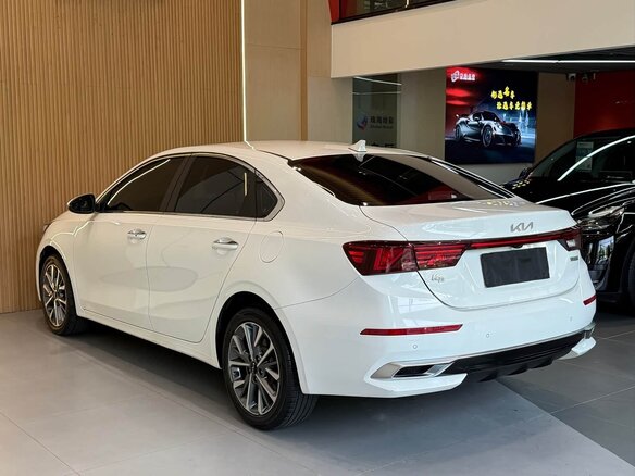 2022 Kia K3 II (China Market), белый - вид 18