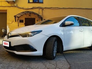 2016 Toyota Auris II Рестайлинг, белый, 1600000 рублей, вид 3