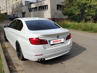 2010 BMW 5 серии 528i VI (F10/F11/F07), белый, 2000000 рублей, вид 3