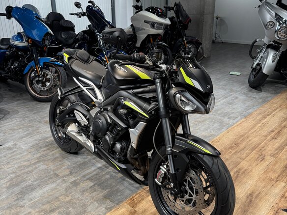 2020 Triumph Street Triple, чёрный, 999000 рублей